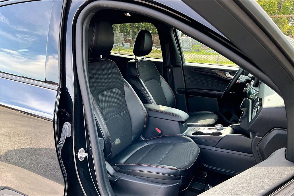 Certified 2025 Ford Escape ST-Line AWD/4WD image 7