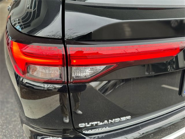 Used 2023 Mitsubishi Outlander SE image 27