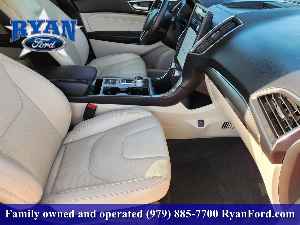 Certified 2022 Ford Edge Titanium w/ Equipment Group 301A AWD/4WD image 10