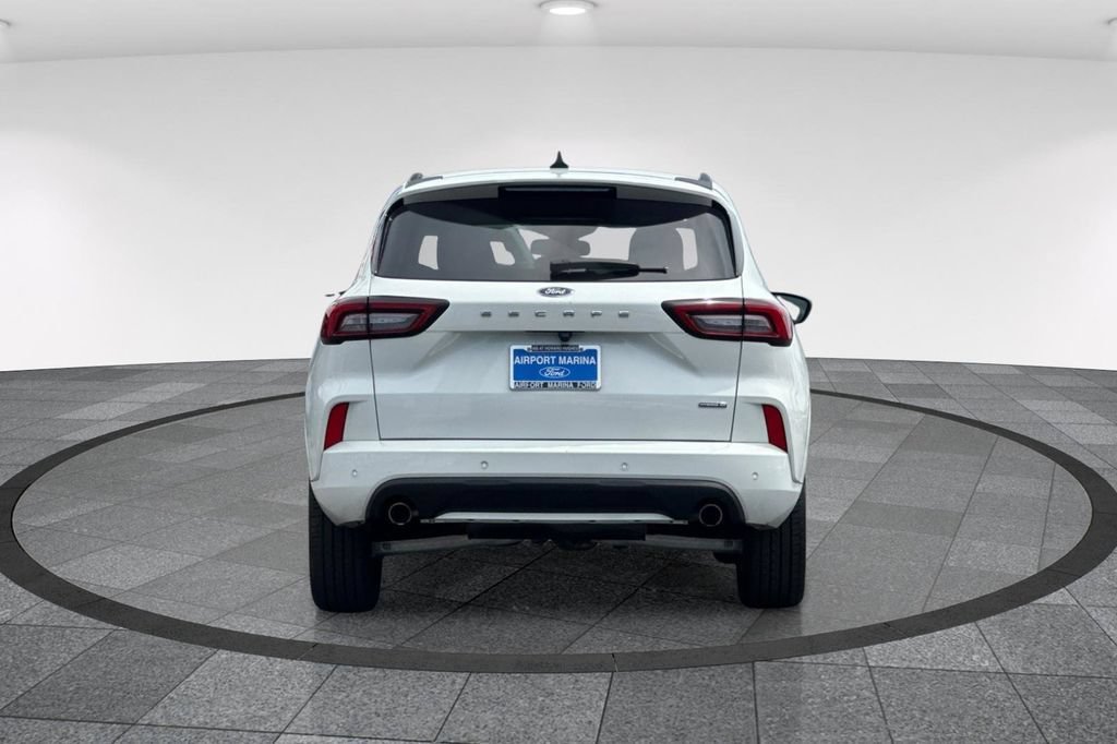 Certified 2023 Ford Escape ST-Line Elite AWD/4WD image 5