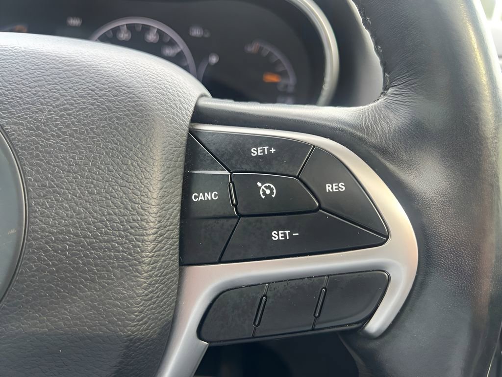 Used 2020 Jeep Grand Cherokee Altitude AWD/4WD image 25