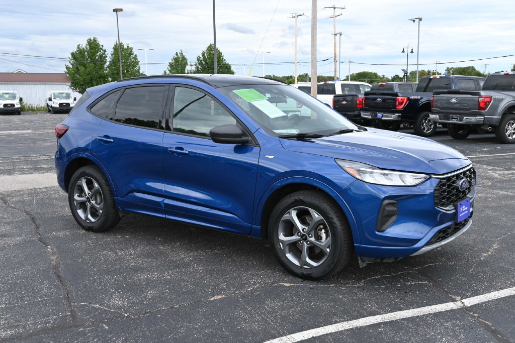 Certified 2023 Ford Escape ST-Line w/ Tech Pack #1 AWD/4WD image 7