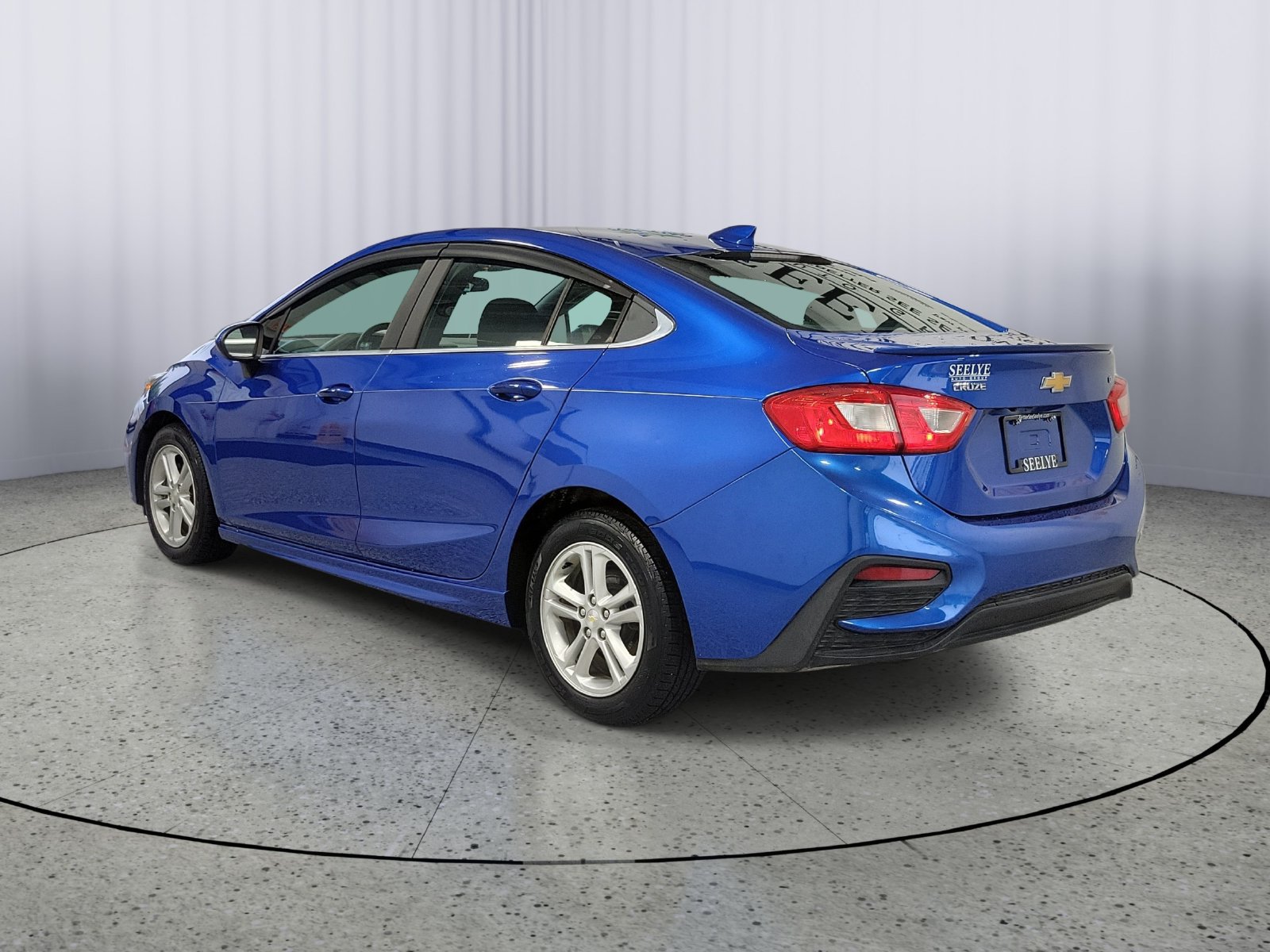 Used 2017 Chevrolet Cruze LT w/ Convenience Package FWD image 3