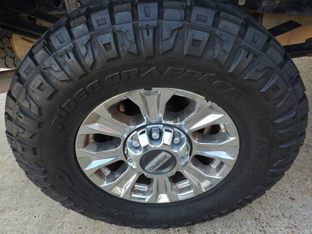 Certified 2019 Ford F250 XLT w/ XLT Premium Package AWD/4WD image 16