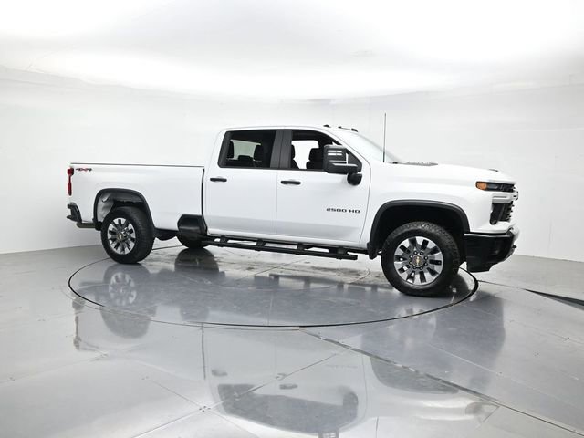 Used 2025 Chevrolet Silverado 2500 Custom AWD/4WD image 3