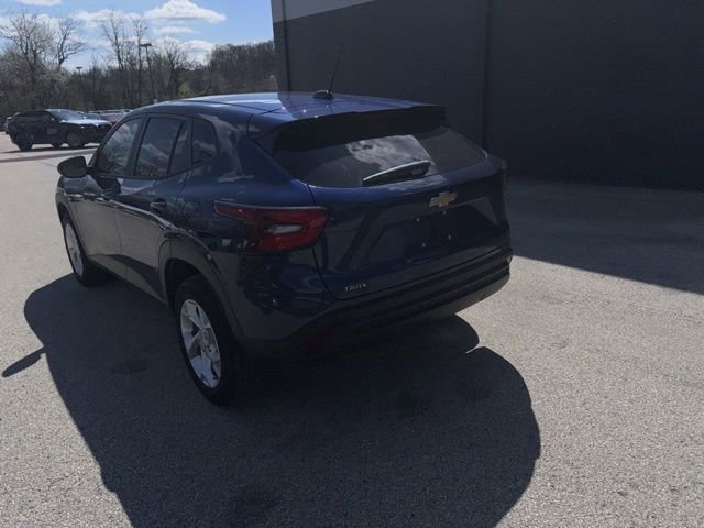 Used 2024 Chevrolet Trax LS w/ LS Convenience Package image 17