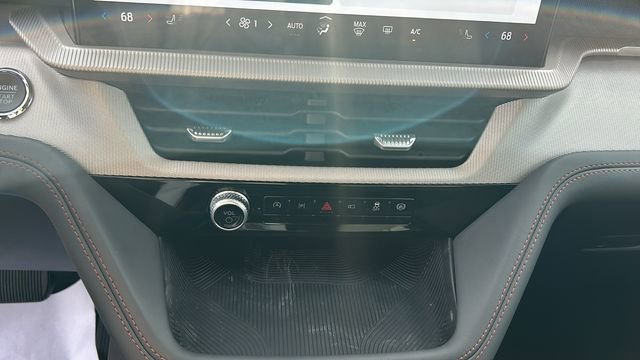 Certified 2025 Ford Explorer Active w/ Active Comfort Package image 24