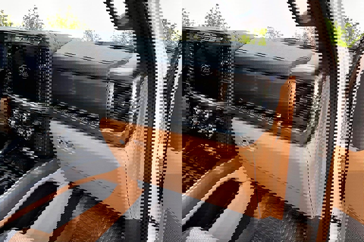 Certified 2024 Ford F250 Lariat w/ Lariat Ultimate Package image 17