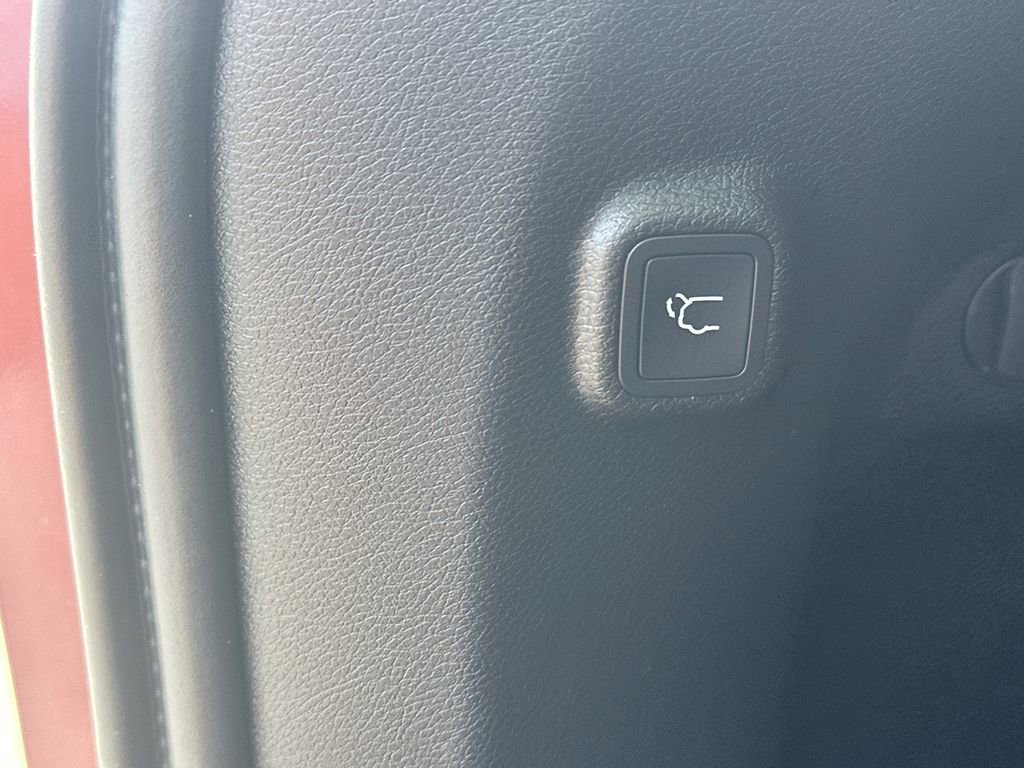 Used 2021 Jeep Cherokee Latitude Lux w/ Comfort/Convenience Group AWD/4WD image 19