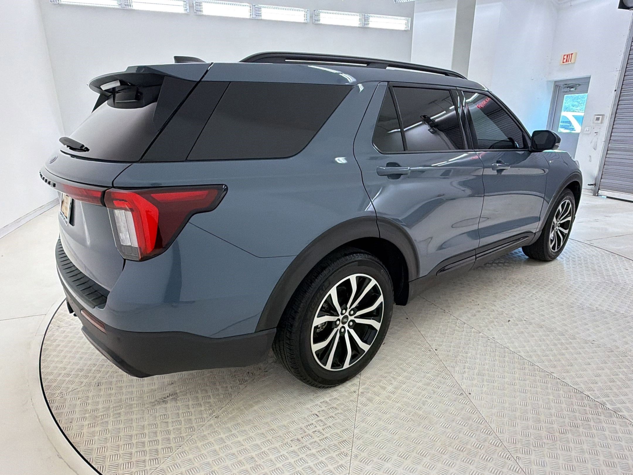 Certified 2025 Ford Explorer ST-Line RWD image 5
