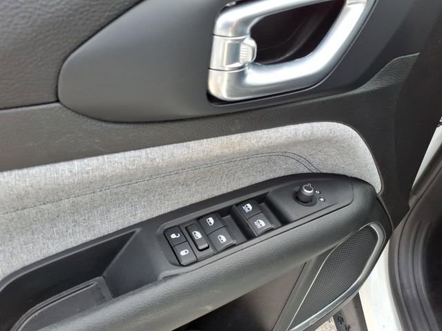 Used 2023 Jeep Compass Sport image 18