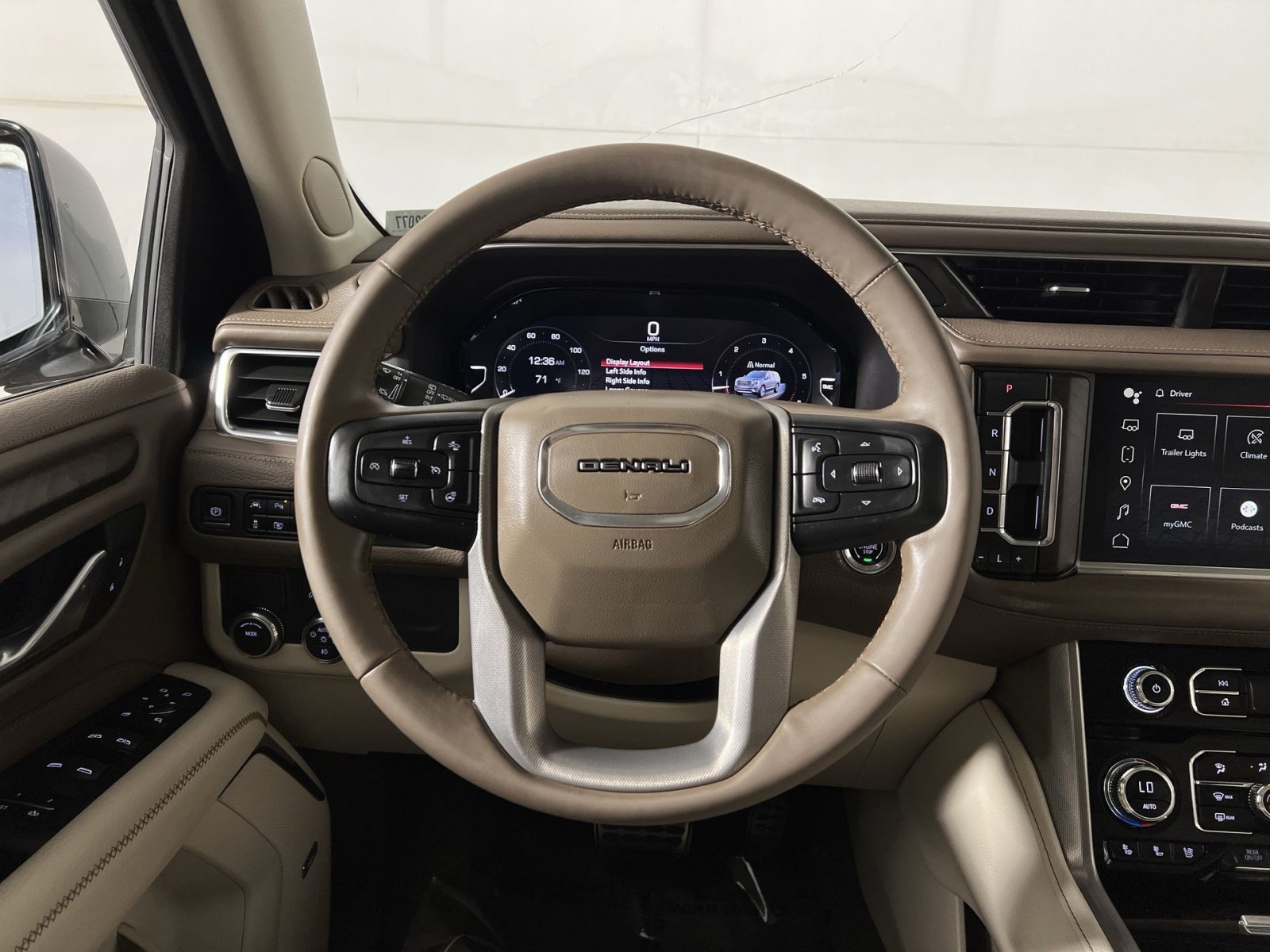 Used 2023 GMC Yukon Denali RWD image 16