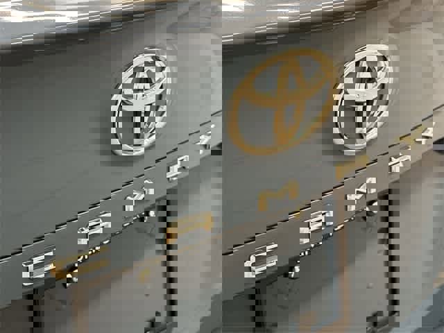 Used 2023 Toyota Camry SE image 25