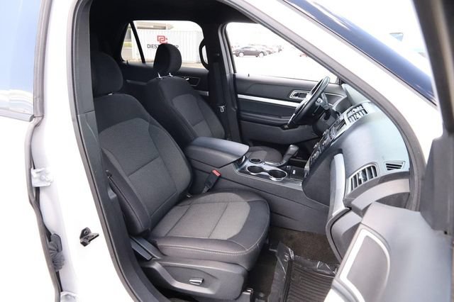 Certified 2017 Ford Explorer XLT FWD image 28