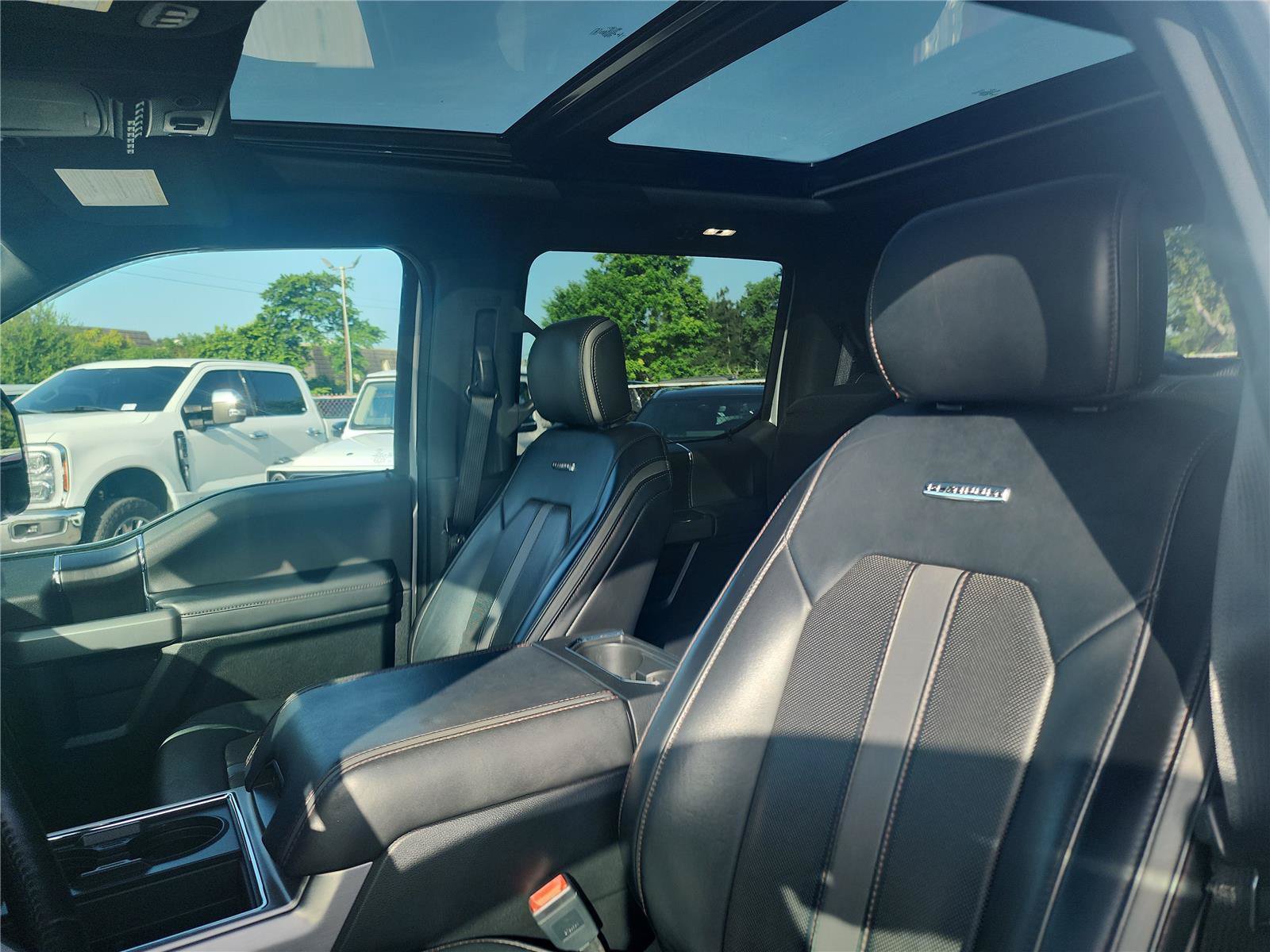 Certified 2019 Ford F450 Platinum w/ Platinum Ultimate Package AWD/4WD image 15