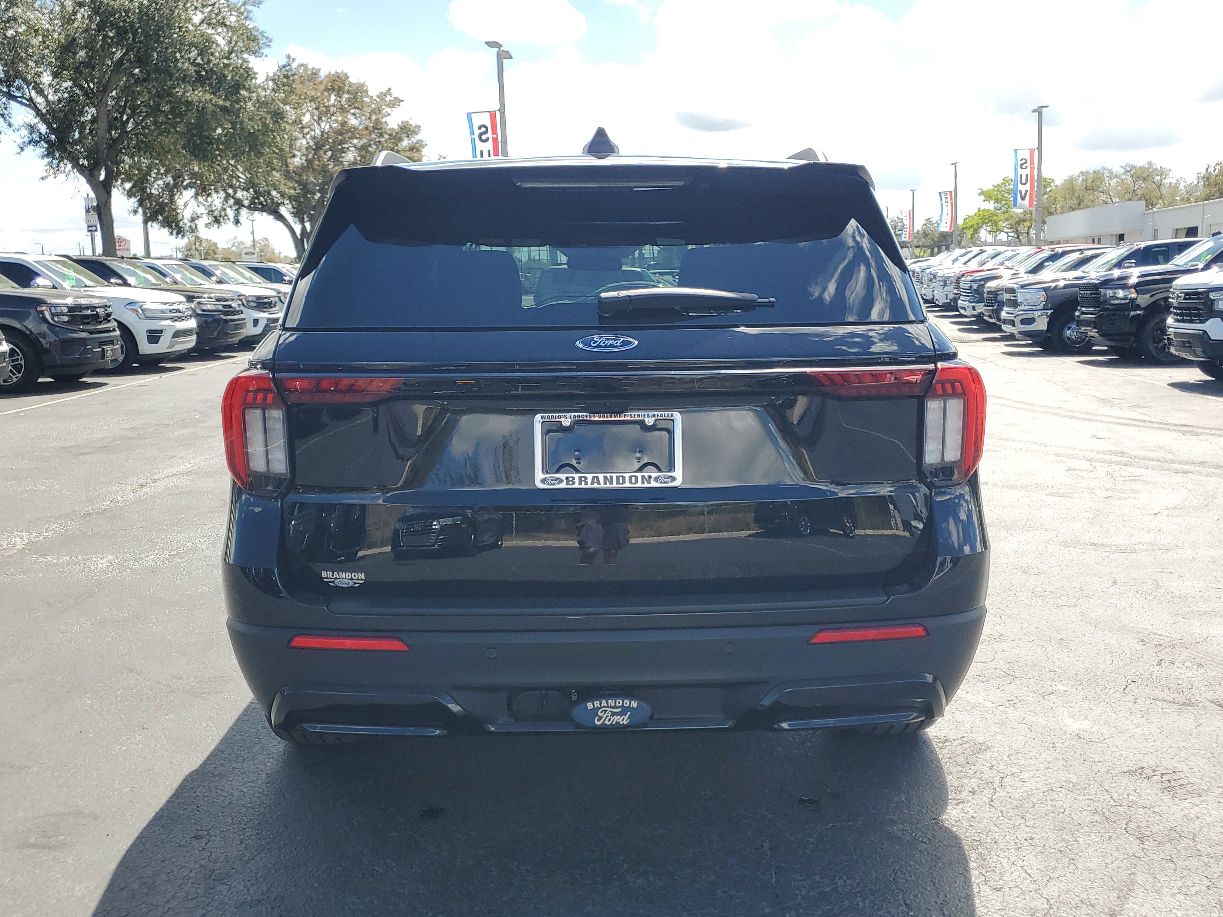 Certified 2025 Ford Explorer ST-Line w/ Premium Package image 2