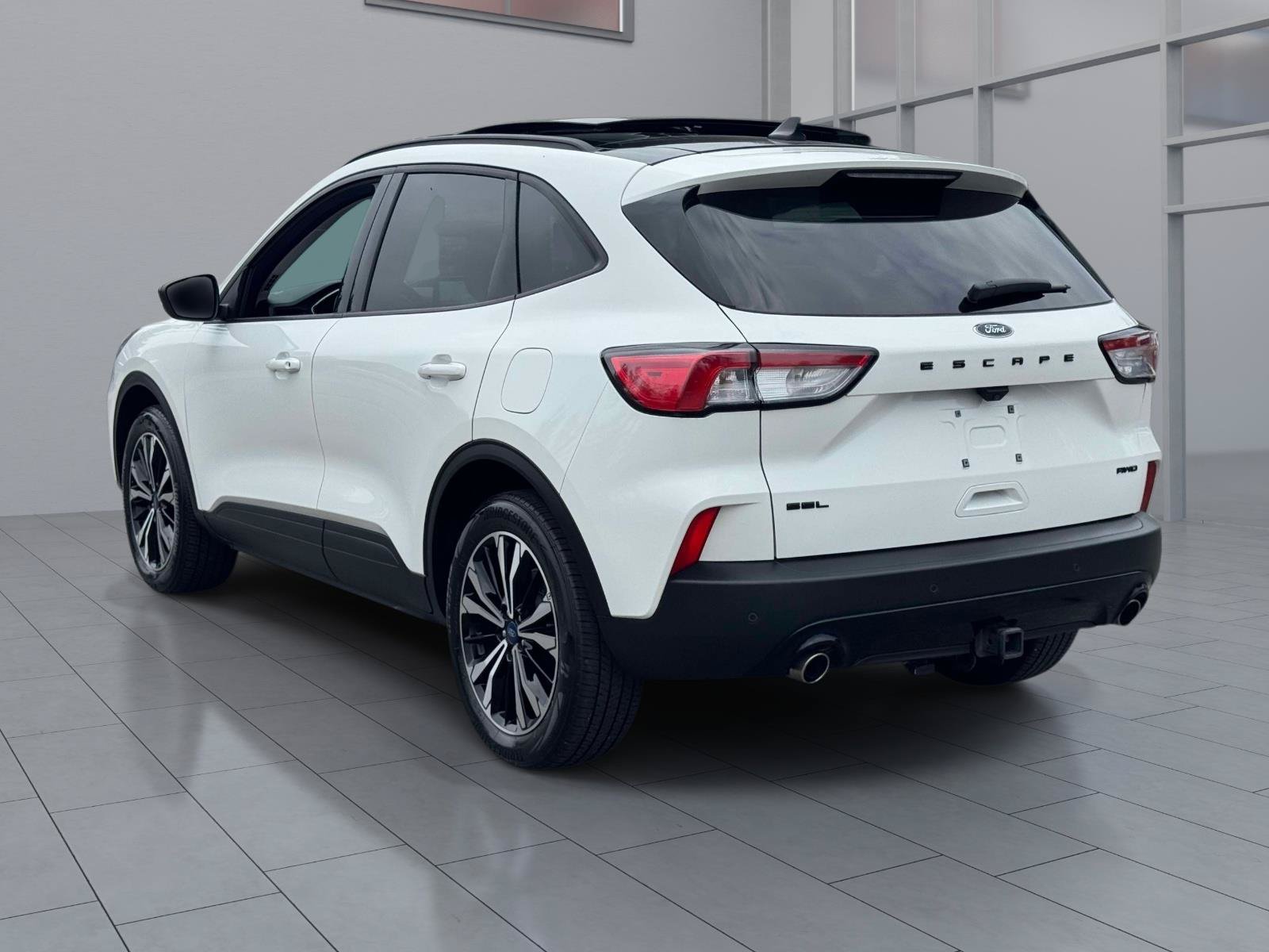 Certified 2022 Ford Escape SEL w/ SEL Stealth AWD Package image 5