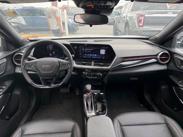 Used 2025 Chevrolet Trax RS w/ Sunroof Package FWD image 14