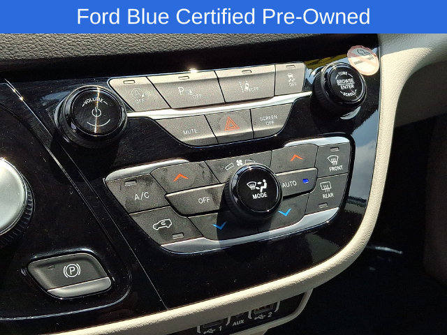 Used 2023 Chrysler Pacifica Touring-L FWD image 16