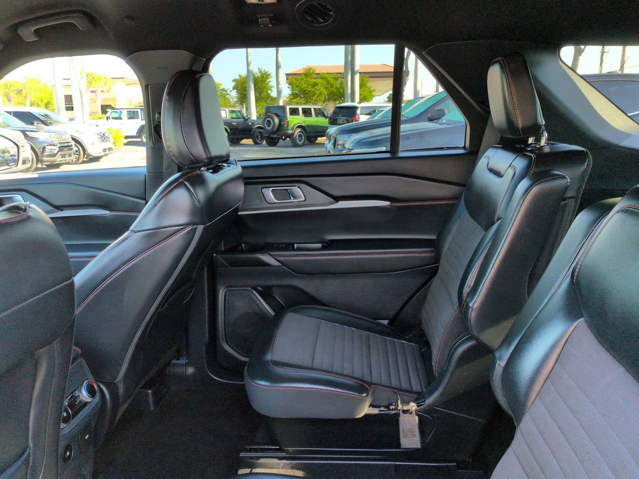 Certified 2025 Ford Explorer ST-Line AWD/4WD image 14
