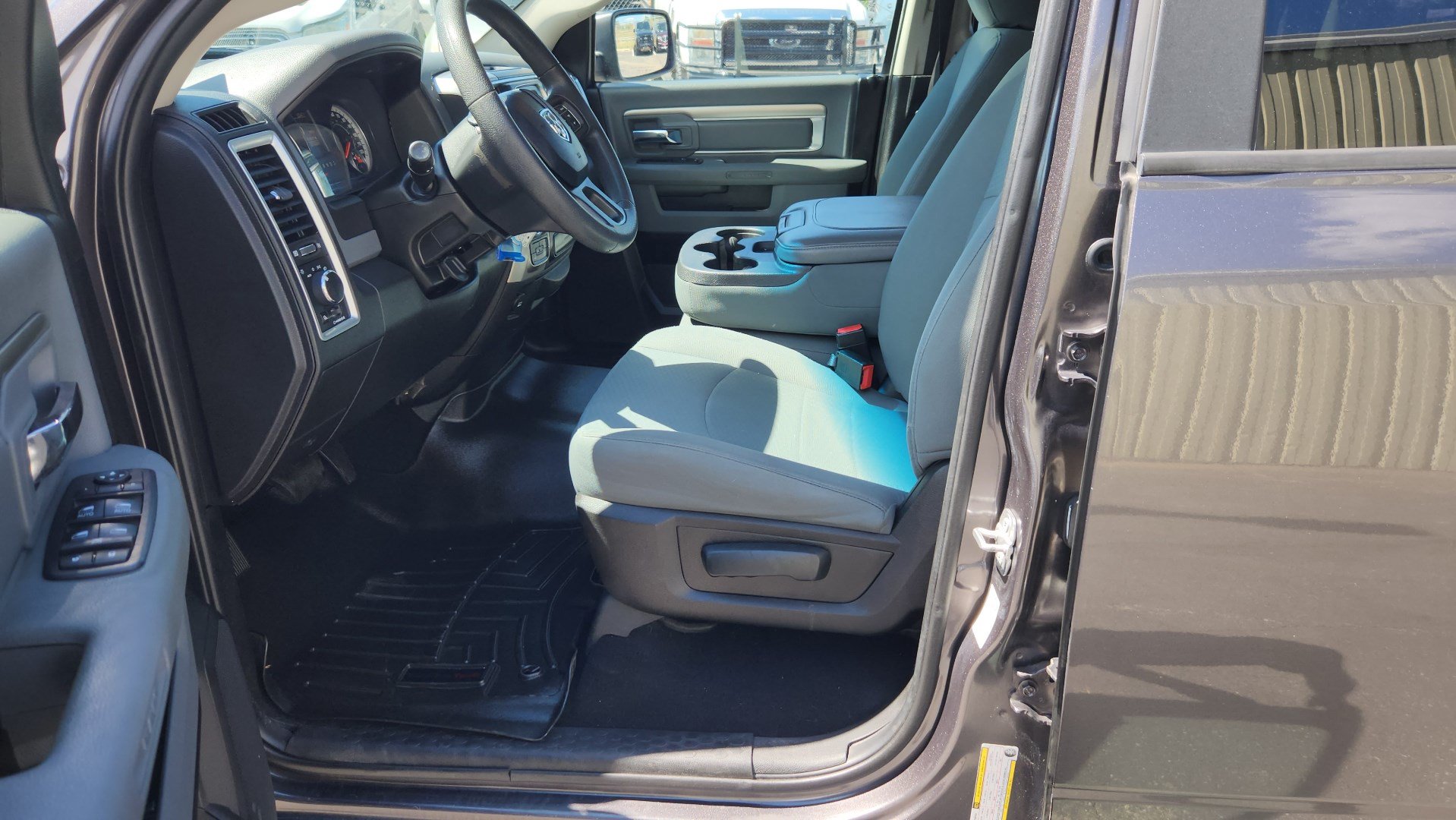 Used 2019 RAM 1500 Classic SLT AWD/4WD image 18