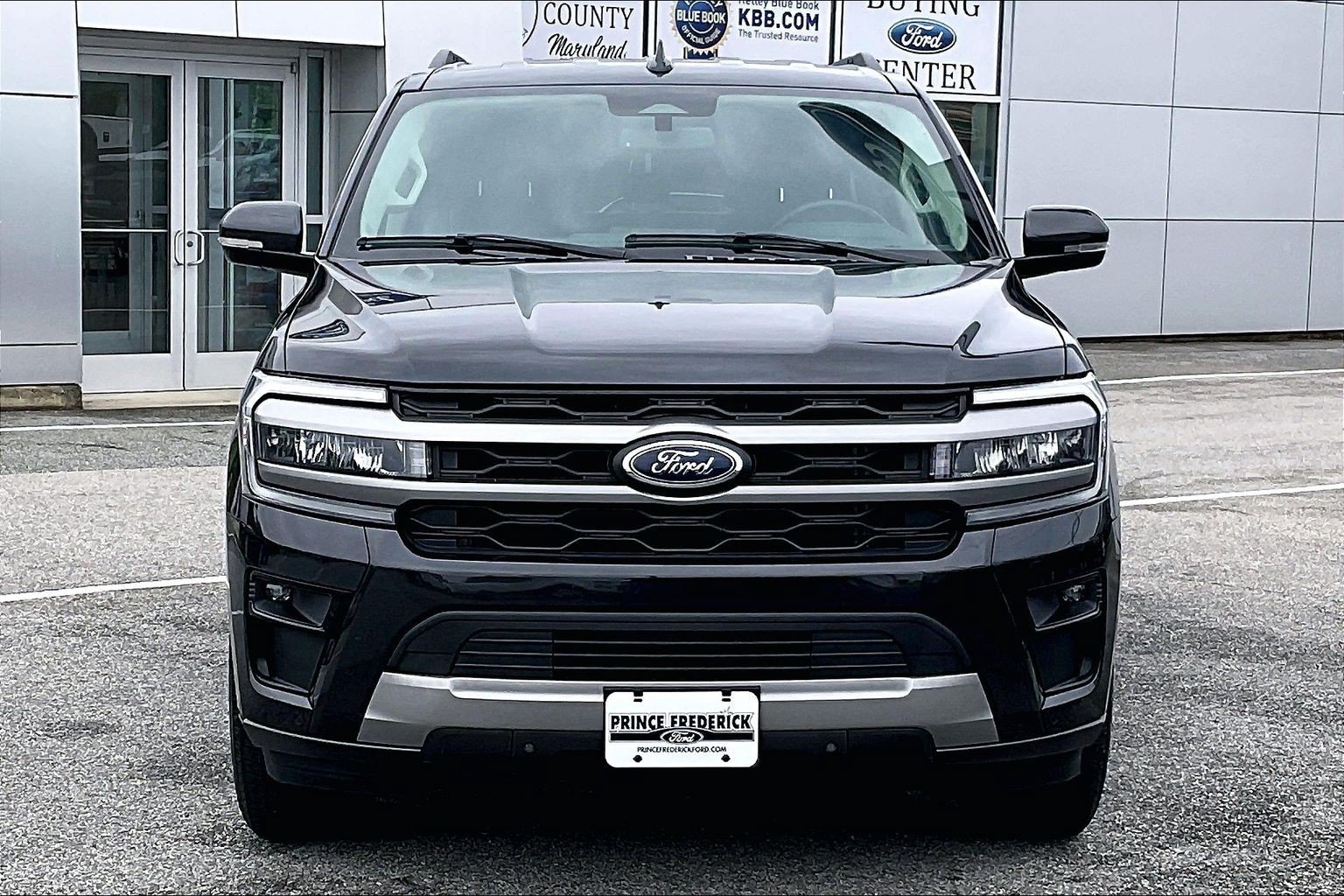 Certified 2024 Ford Expedition XLT RWD image 2