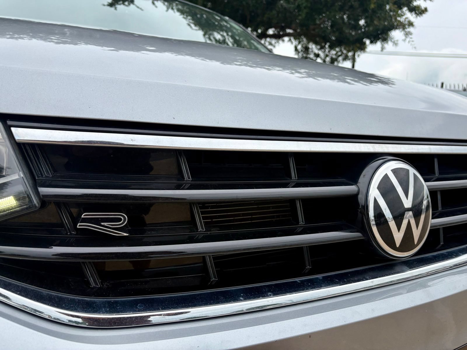 Used 2023 Volkswagen Tiguan SE R-Line FWD image 8