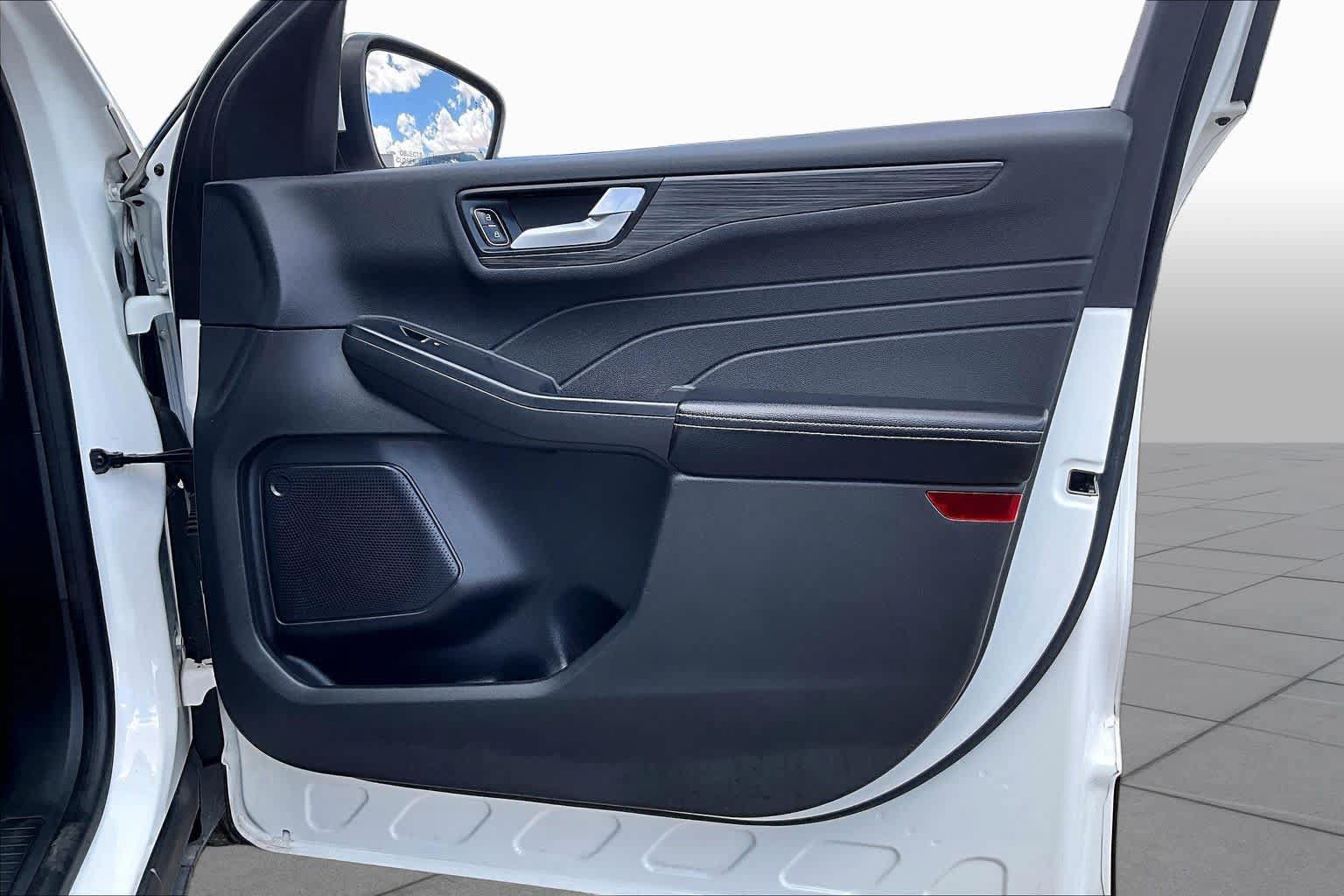 Certified 2023 Ford Escape Platinum AWD/4WD image 22
