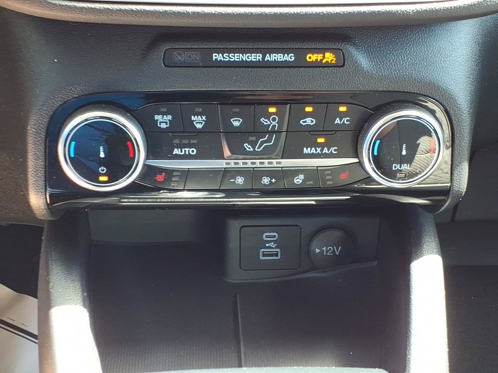 Certified 2022 Ford Escape SE w/ SE Sport Appearance Package AWD/4WD image 18