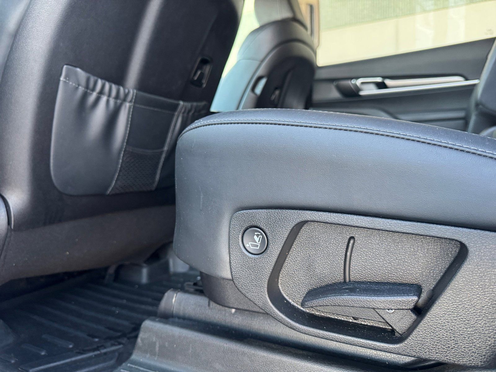 Used 2023 Kia Telluride LX image 19