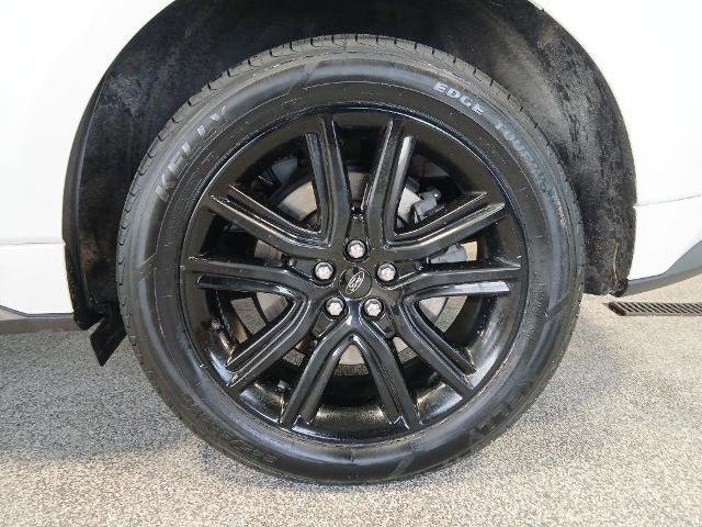 Certified 2024 Ford Edge ST-Line w/ Class II Trailer Tow Package image 9