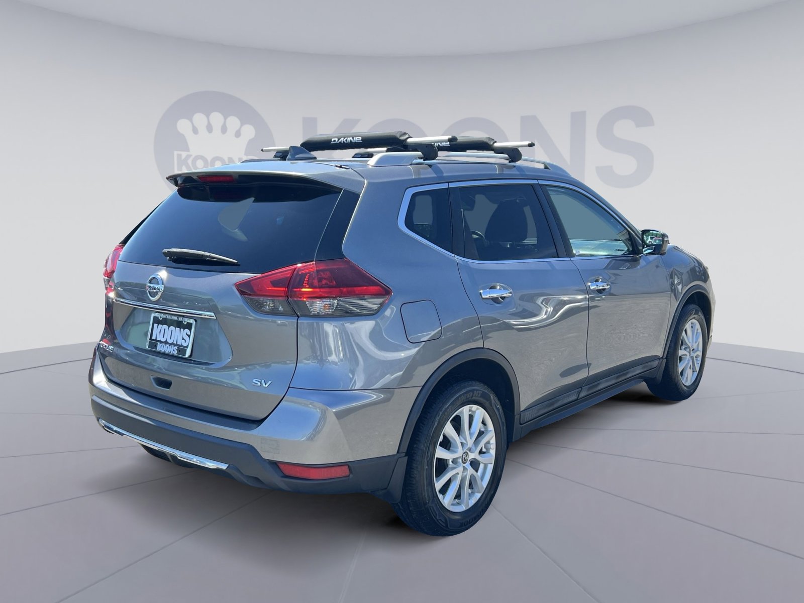 Used 2018 Nissan Rogue SV w/ Premium Package FWD image 16