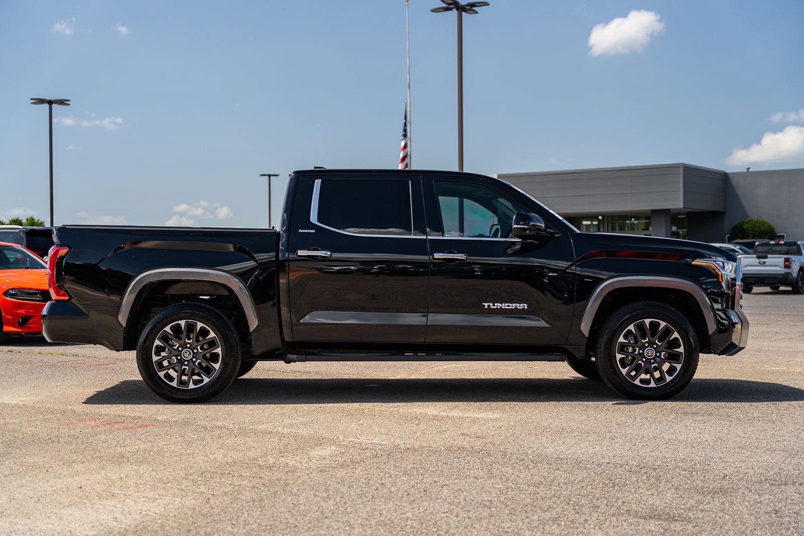 Used 2024 Toyota Tundra Limited AWD/4WD image 8