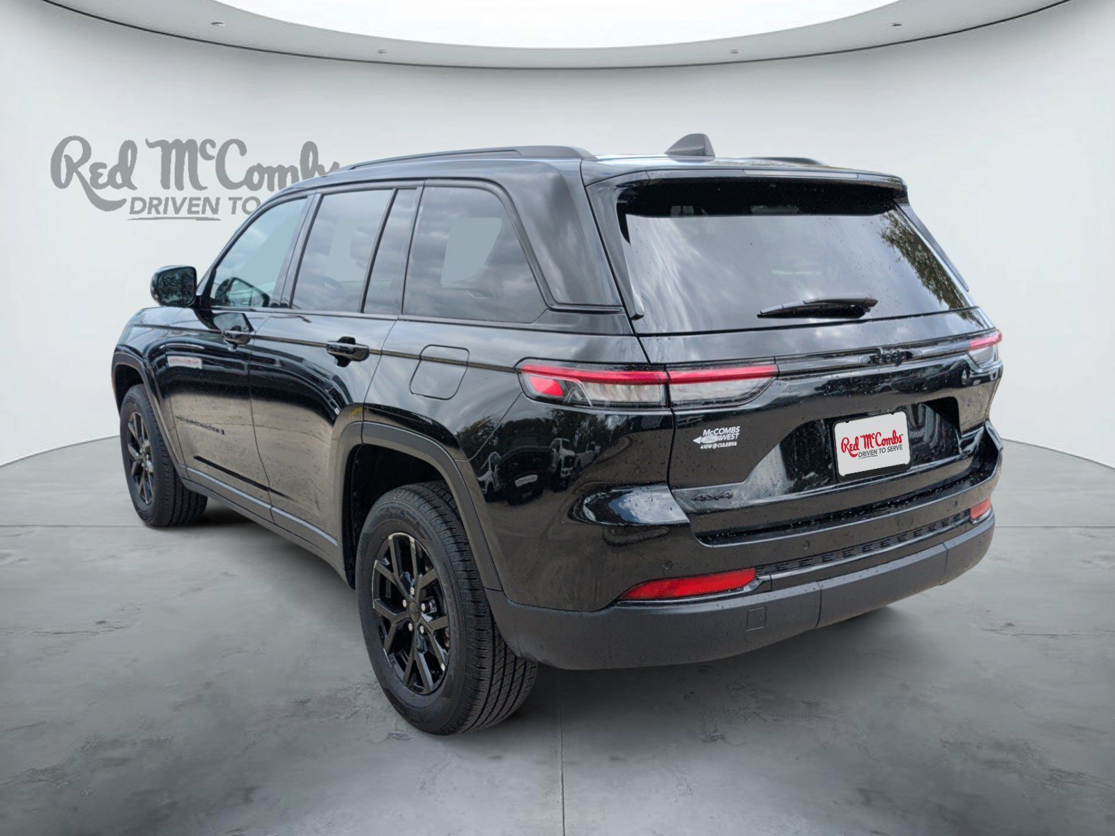 Used 2025 Jeep Grand Cherokee Altitude AWD/4WD image 7