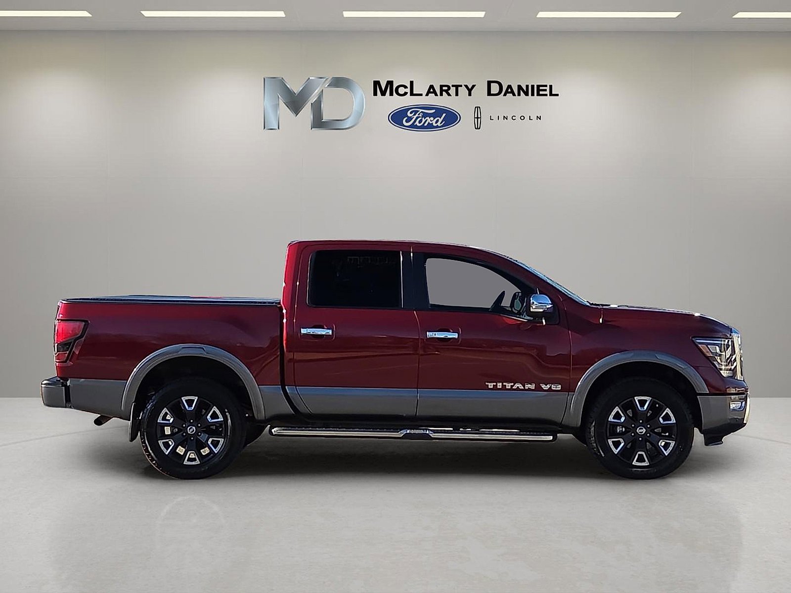 Used 2020 Nissan Titan Platinum Reserve image 6