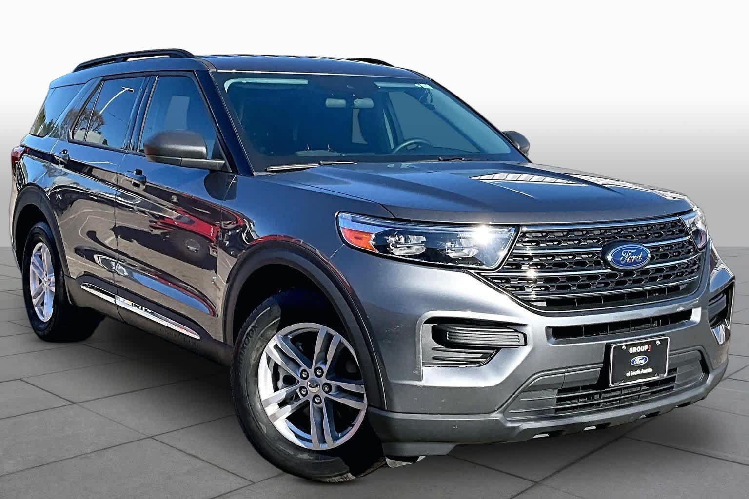 Certified 2023 Ford Explorer XLT RWD image 3