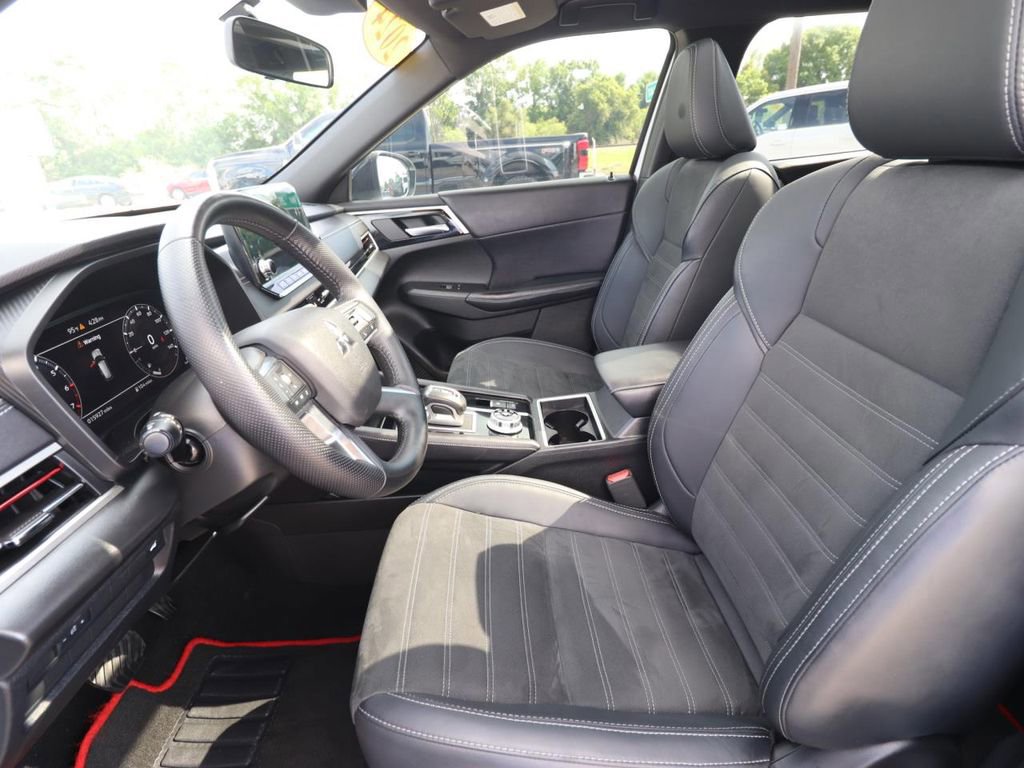 Used 2024 Mitsubishi Outlander SE Black Edition image 8
