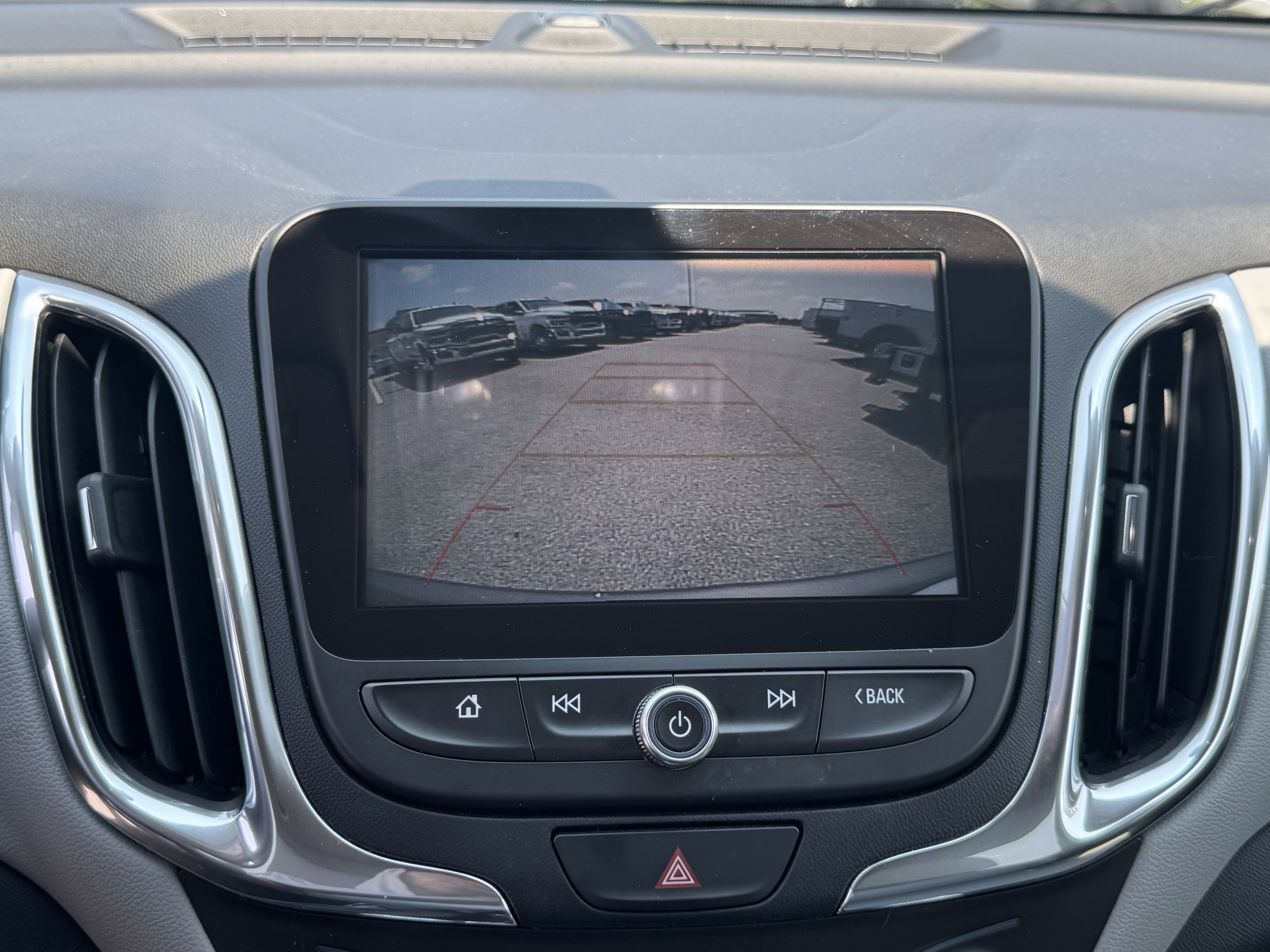 Used 2018 Chevrolet Equinox LT w/ Sun & Infotainment Package FWD image 28