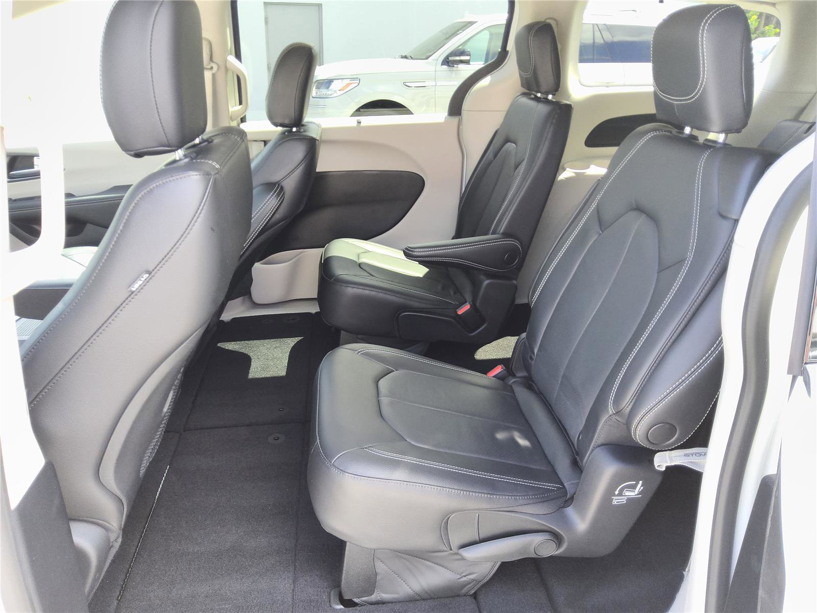 Used 2022 Chrysler Pacifica Touring-L AWD/4WD image 19