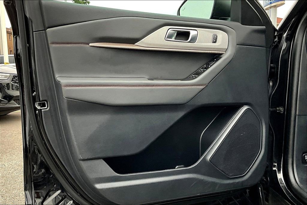 Certified 2025 Ford Explorer Active image 21