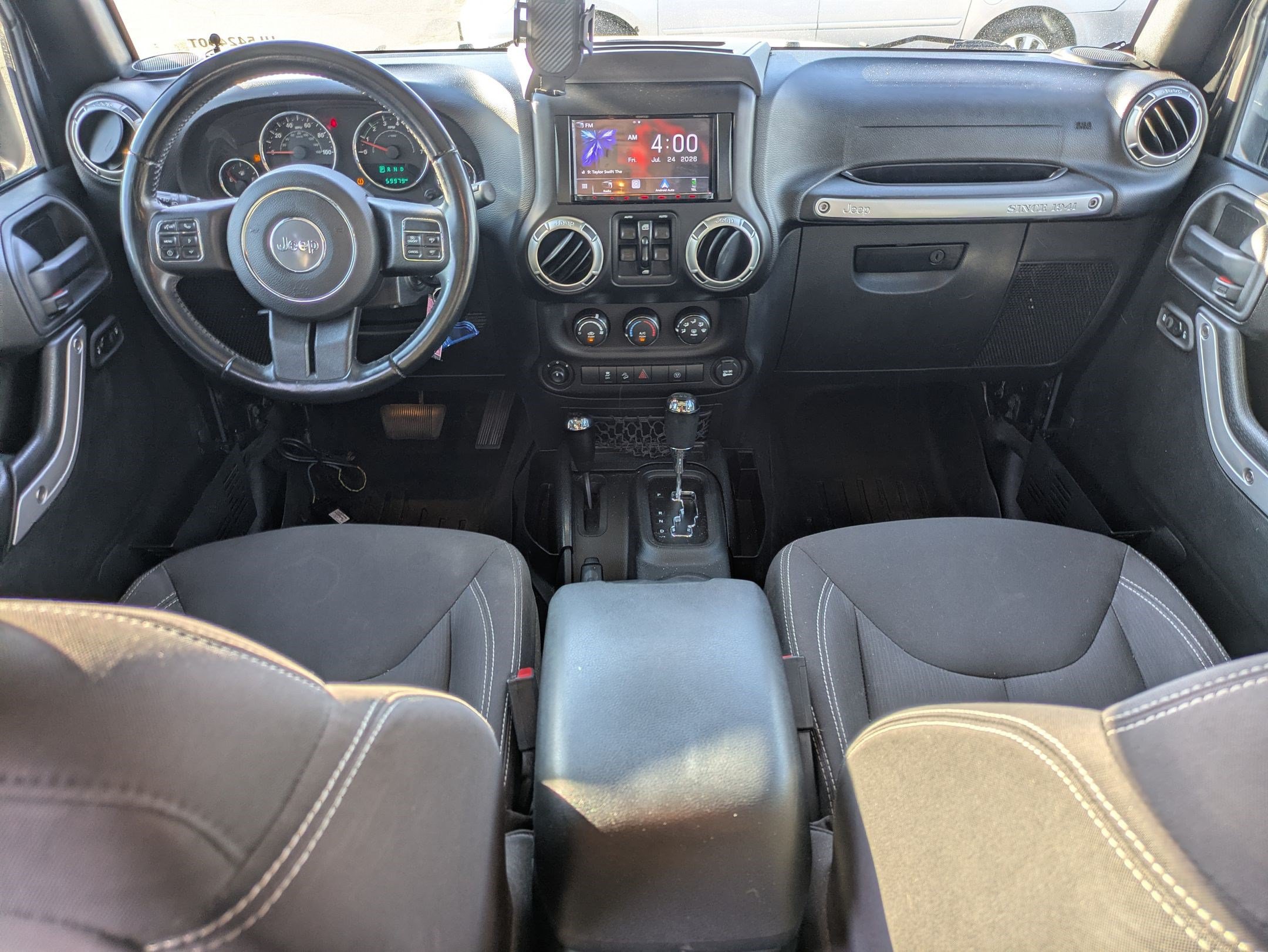 Used 2017 Jeep Wrangler Unlimited Sahara w/ Connectivity Group AWD/4WD image 27