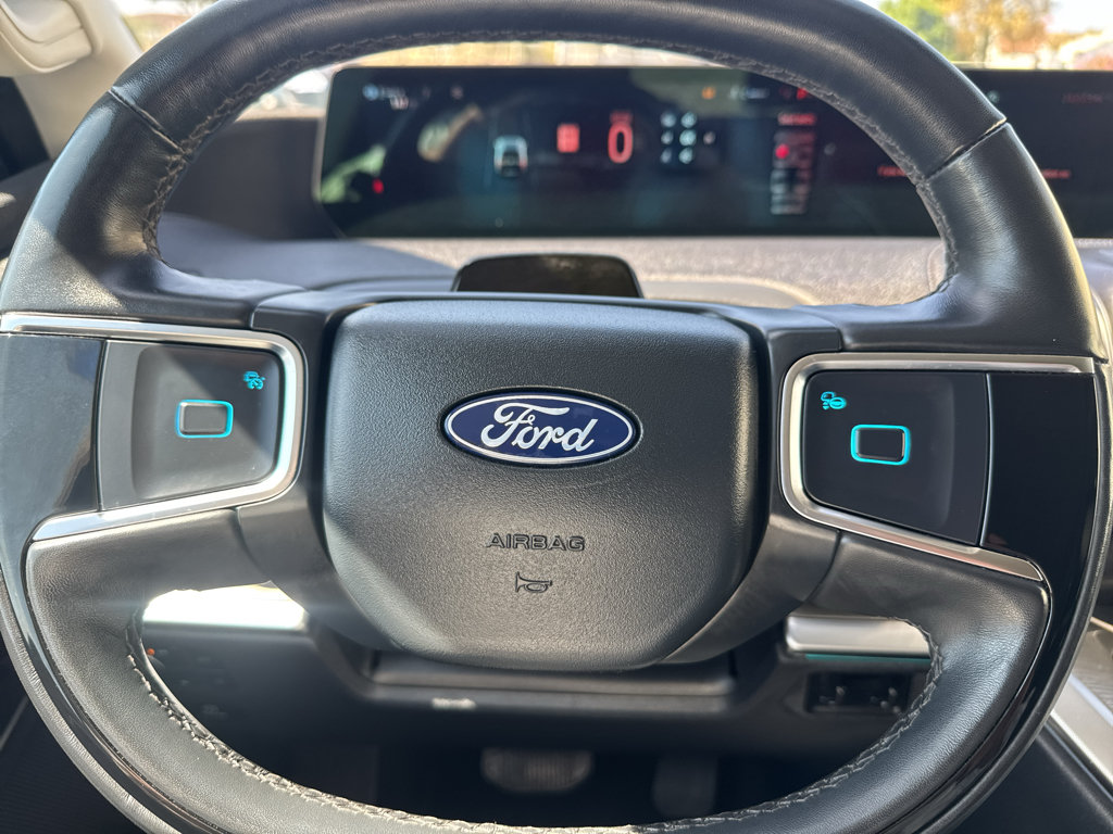 Certified 2025 Ford Expedition Platinum AWD/4WD image 12