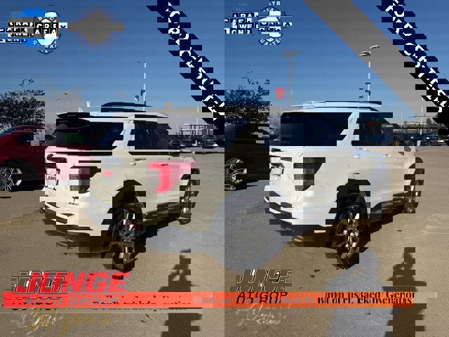 Certified 2022 Ford Explorer XLT w/ Equipment Group 202A image 5