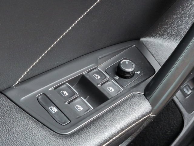 Used 2022 Volkswagen Tiguan SE w/ Panoramic Sunroof Package FWD image 27