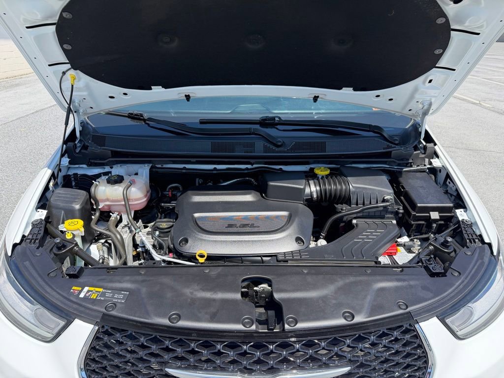 Used 2023 Chrysler Pacifica Limited AWD/4WD image 22