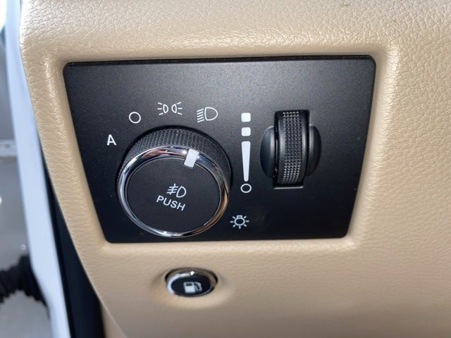 Used 2019 Jeep Grand Cherokee Limited image 18