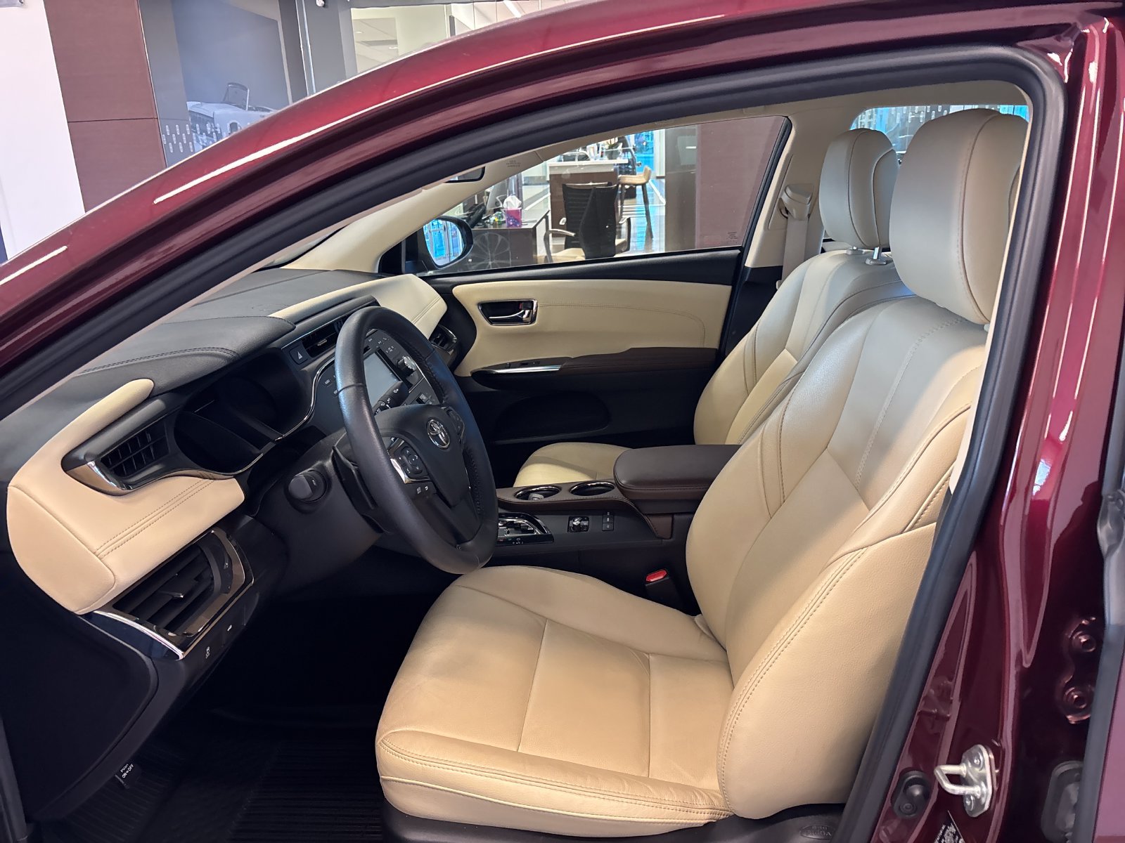Used 2018 Toyota Avalon XLE w/ All Weather Liner Package FWD image 12
