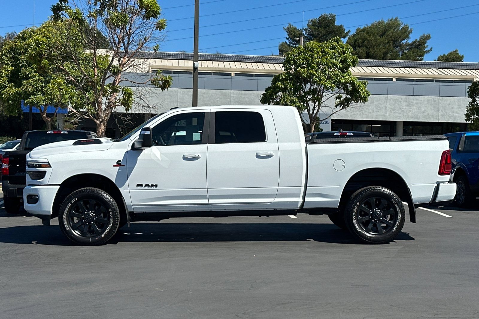 Used 2025 RAM 2500 Laramie AWD/4WD image 10