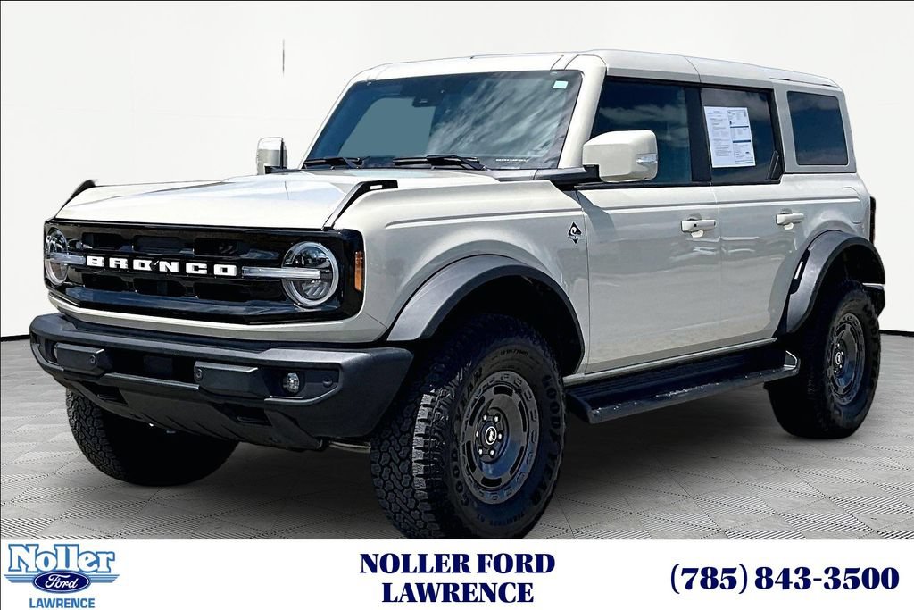 Certified 2025 Ford Bronco Outer Banks w/ Sasquatch Package AWD/4WD image 1