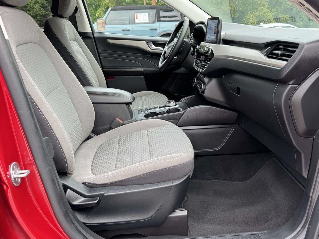 Certified 2021 Ford Escape SE w/ SE Sport Appearance Package FWD image 14